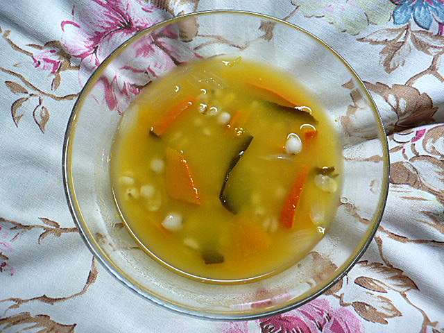 Polévka ze sladkých zelenin se slzovkou